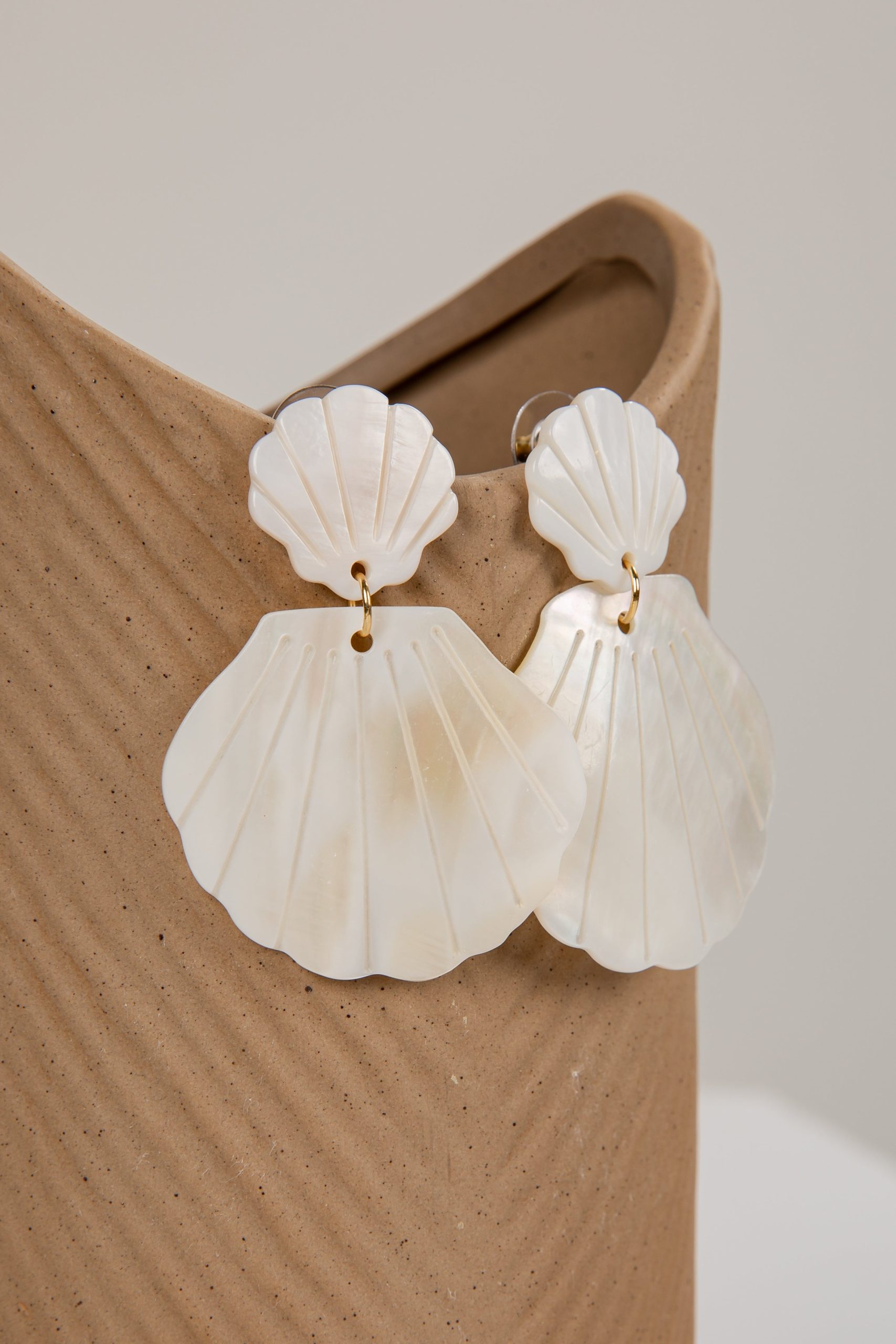 shopdressup_gold_seashell_drop_earrings-3.jpg