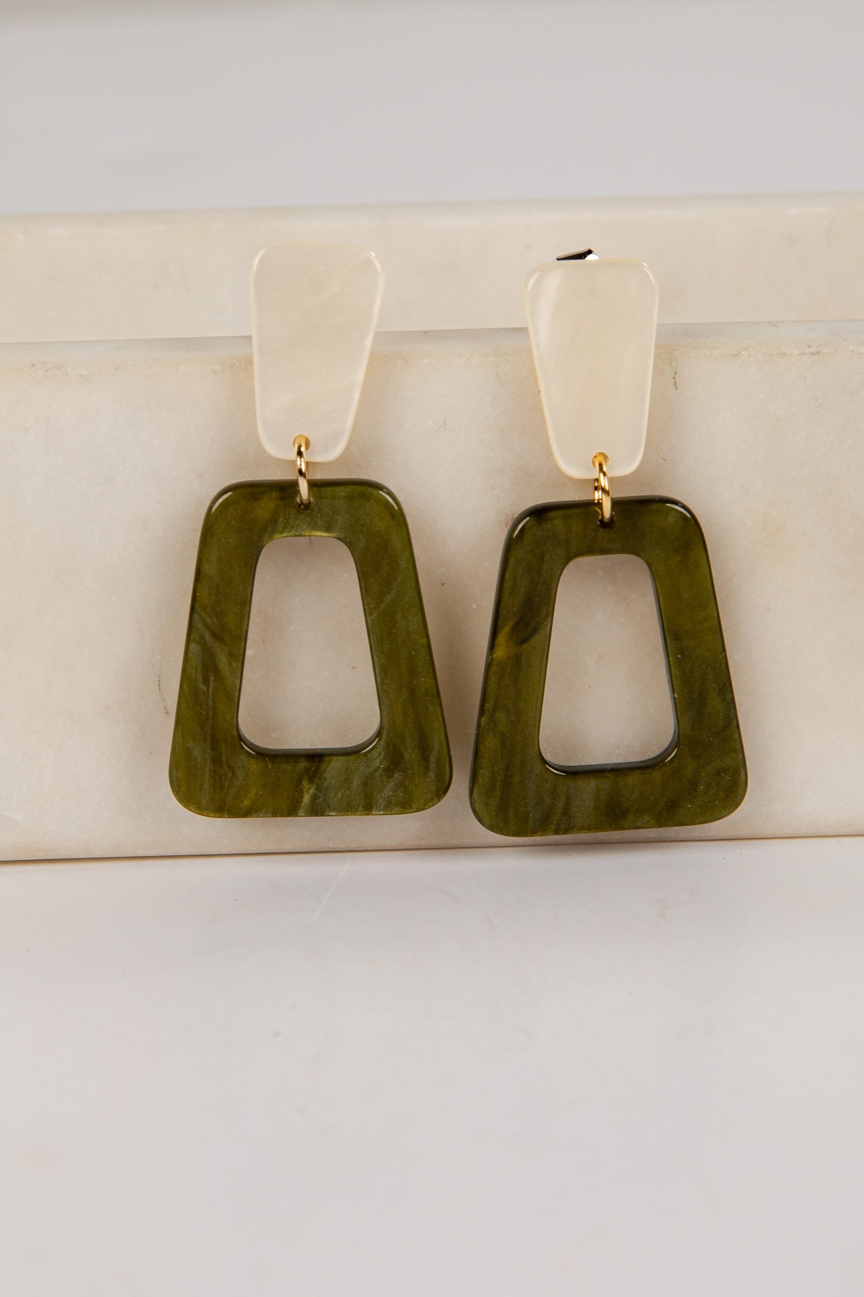 shopdressup_green_drop_earrings-3_4845b540-cb4b-4a38-b9b6-1e0bb6b71487.jpg