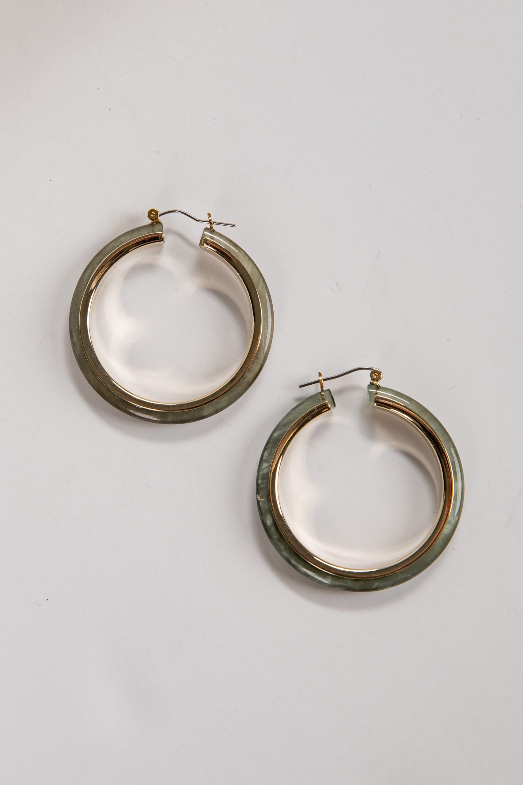 shopdressup_green_hoop_earrings-3_534a4990-f2e0-4a25-a5ed-ea4f26fb10fd.jpg