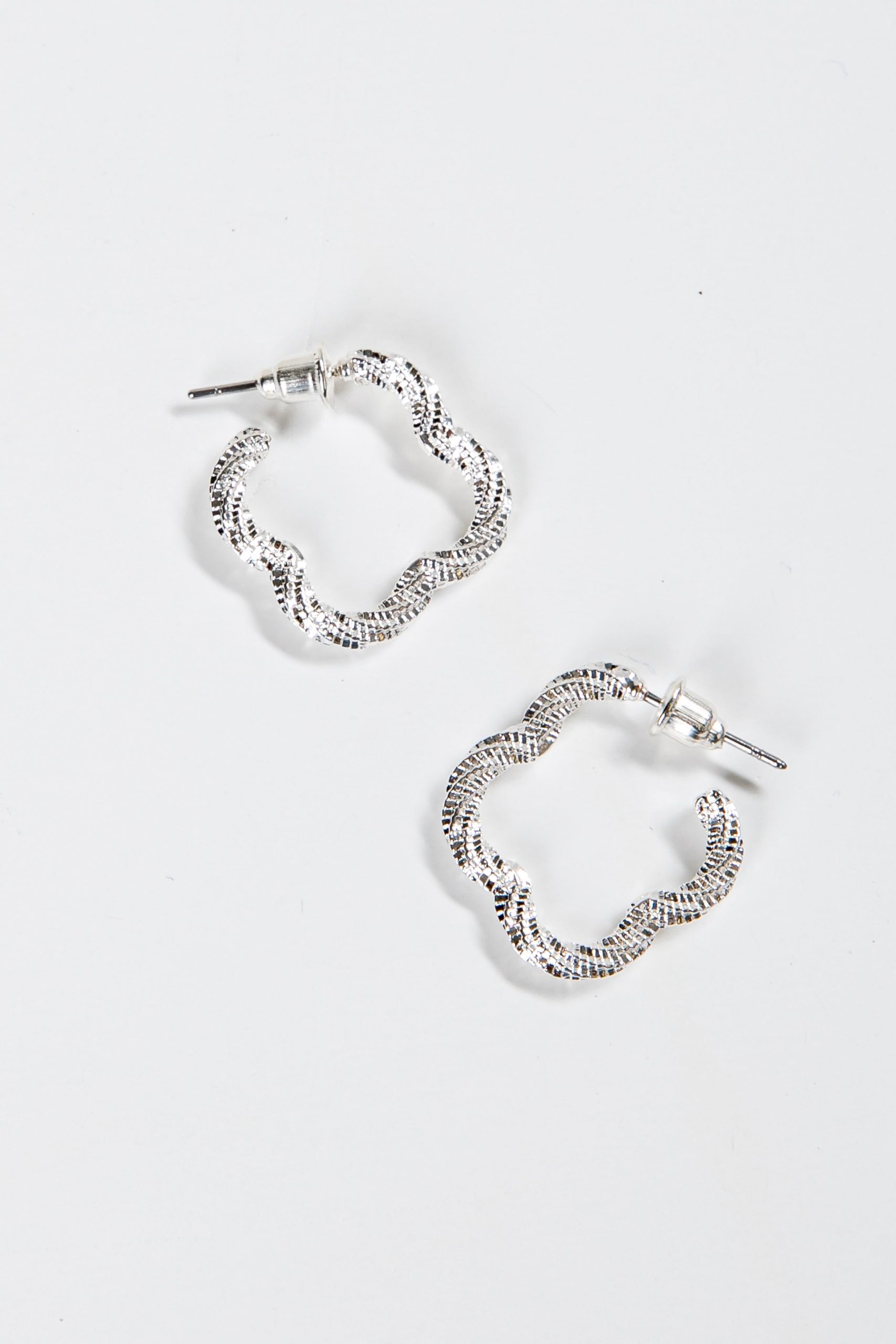 shopdressup_silver_quatrefoil_hoop_earrings-3.jpg